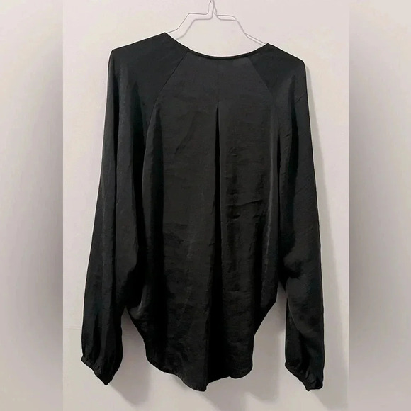 Fashion Nova tie front top - Picture 4 of 6